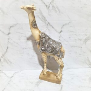Giraffe statue ornament